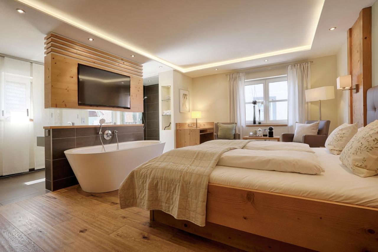 Landhotel Schwab - By Homekeepers Schwarzach am Main Dış mekan fotoğraf